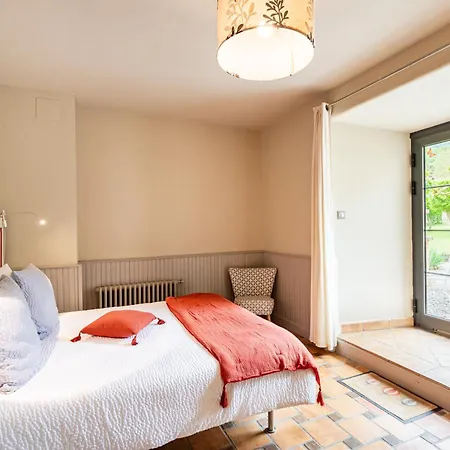 ベッド・アンド・ブレックファスト Bed In Bellongue Aucazein